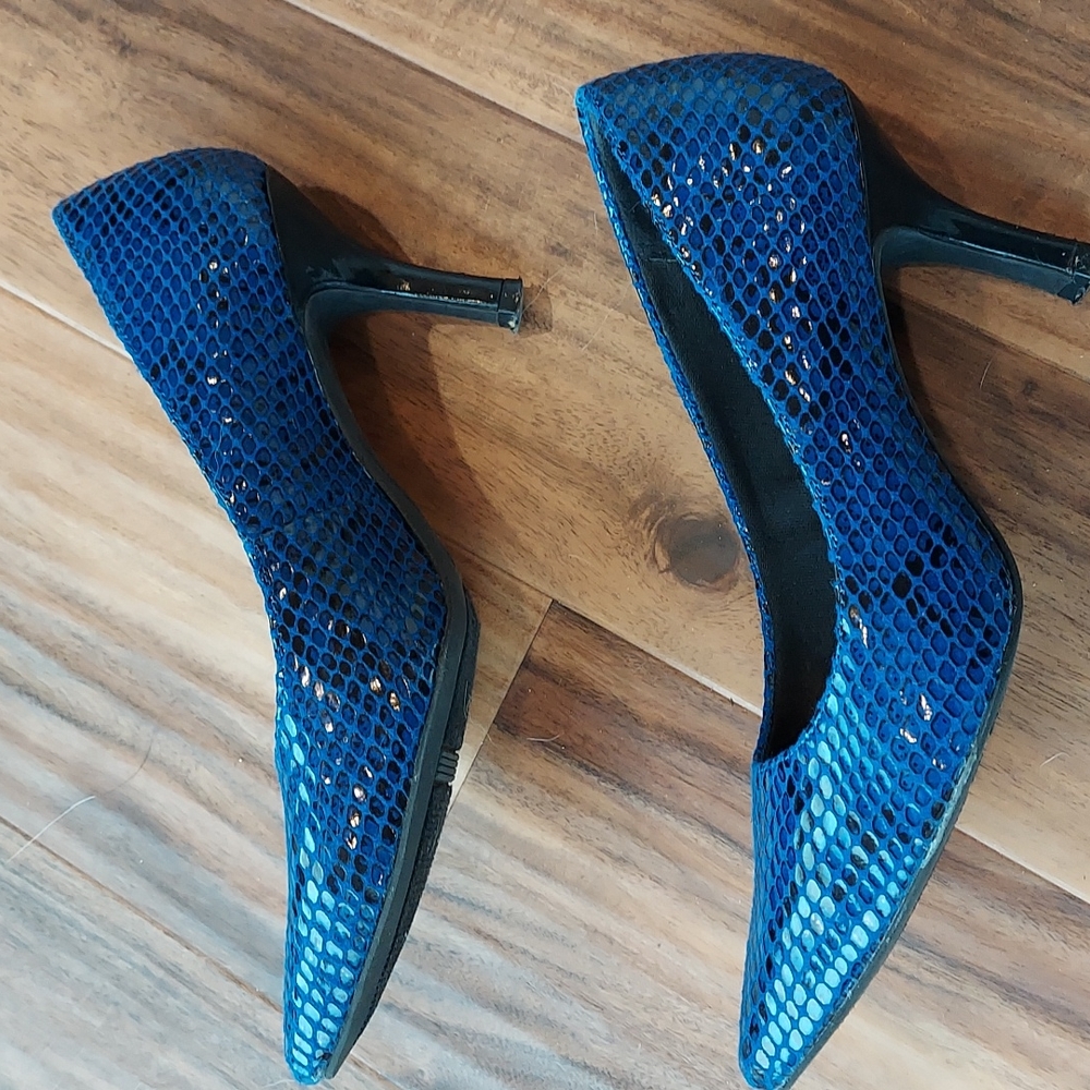 Pumps - Picture 2 of 5